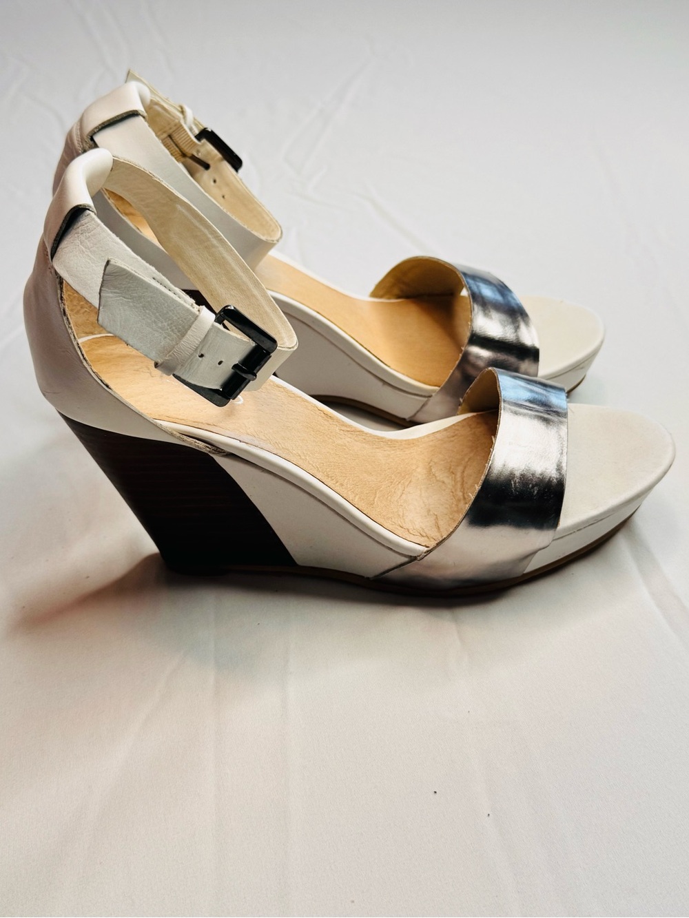 ALDO Wedge Heels Skillings 71 size 39 = 8.5 White Leather Silver Brown